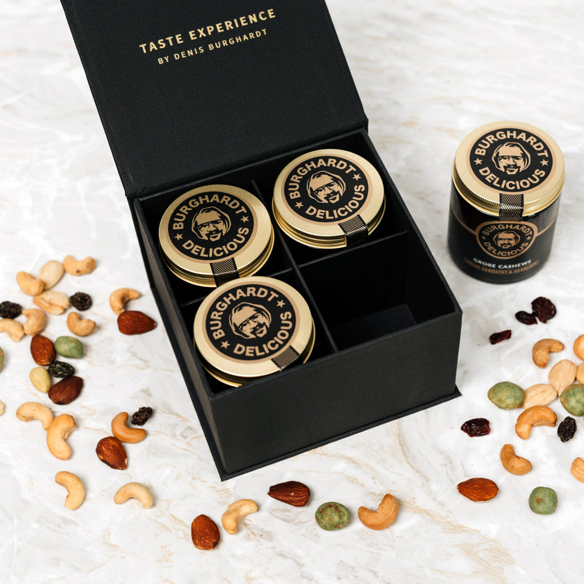 Geschenkbox mit frisch gerösteten Premium Nüssen und Snacks von Burghardt Delicious