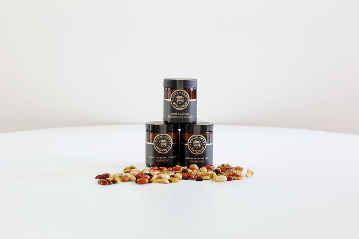 Glasdosen sind nachhaltig und gefüllt mit Nüssen von Burghardt Delicious