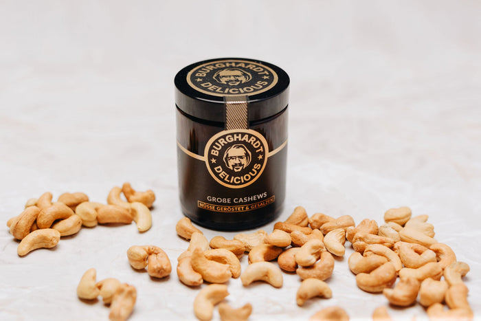 Premium Glas gefüllt mit King Cashews geröstet und gesalzen