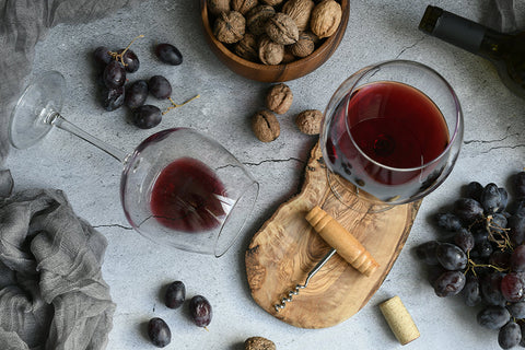 Nüsse und Wein als perfekte Kombination